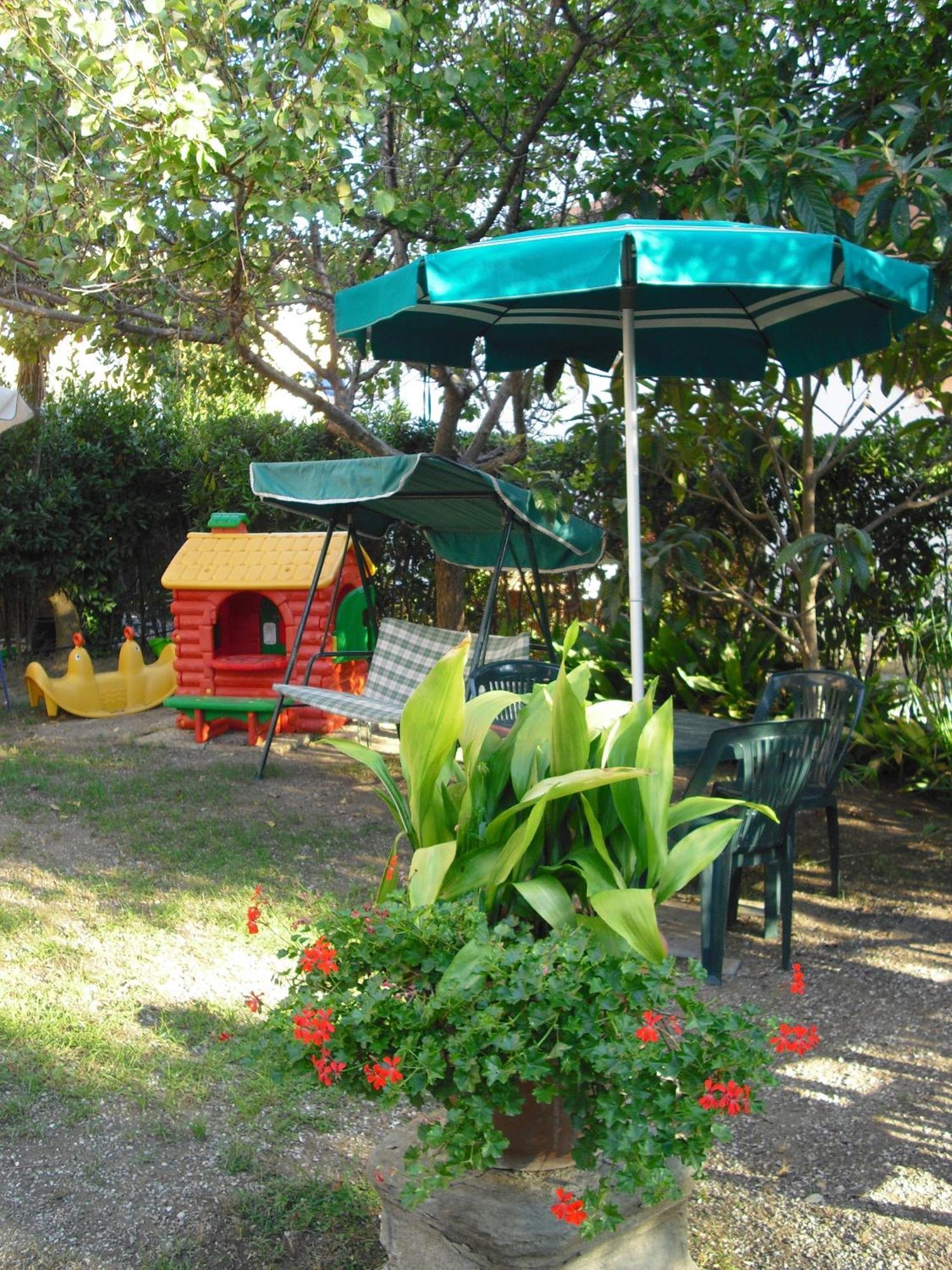 Hotel Garden Тиррения Экстерьер фото